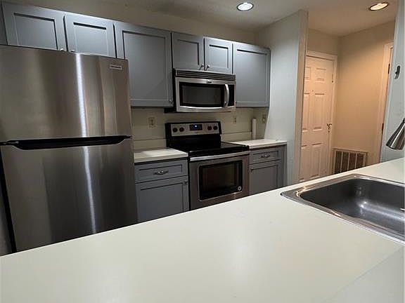 4th image of 3524 W Shore Rd APT 807