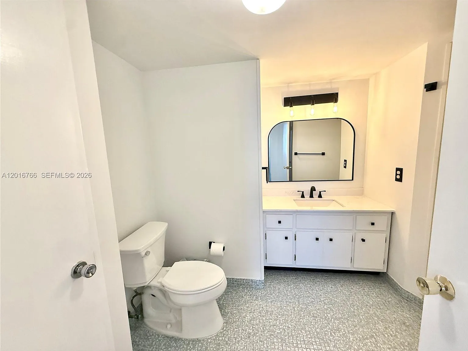 Buckley Towers Condo - Ea — Photo 1