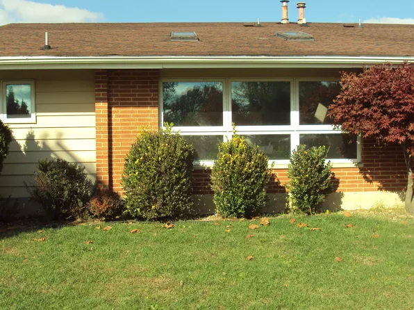 1405 Fairway Dr, Rantoul, IL 61866