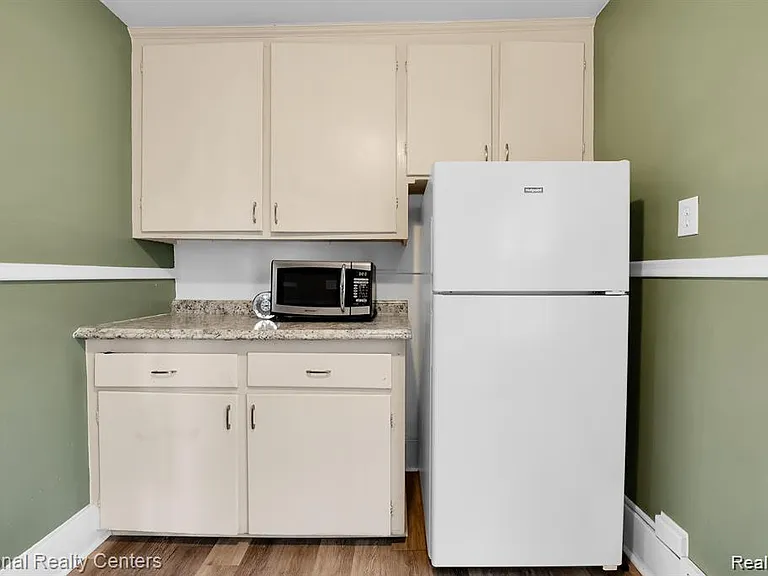 39 E Brockton Ave — Photo 15