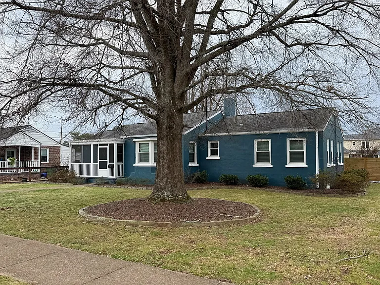 2512 Pansy St SW — Photo 1