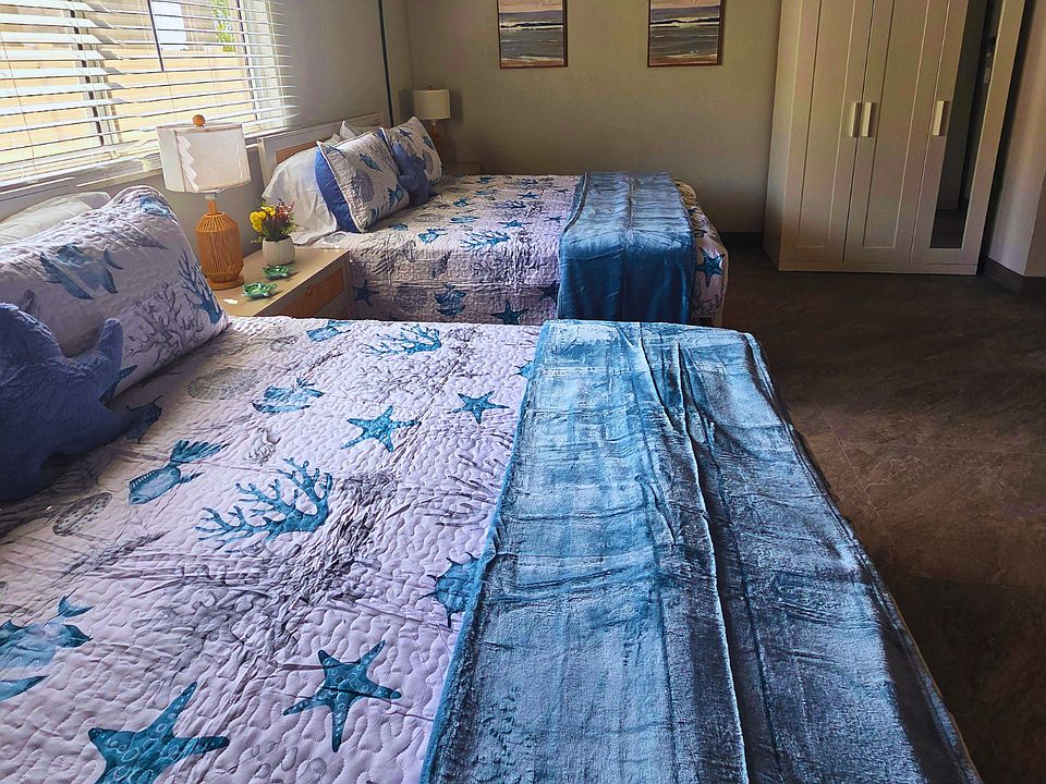 Spacious room with large closet and bath & beach towels