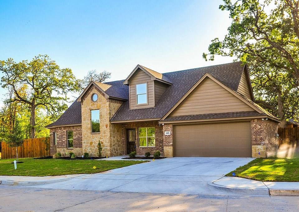 1st image of 305 Donna Cir