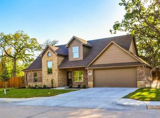 305 Donna Cir, Granbury, TX 76049
