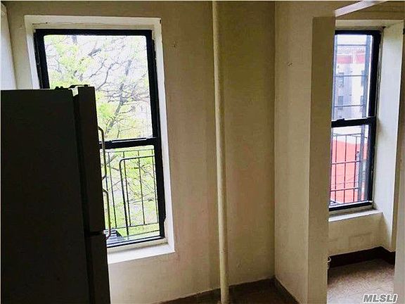 2nd image of 244 Vernon Ave APT 3