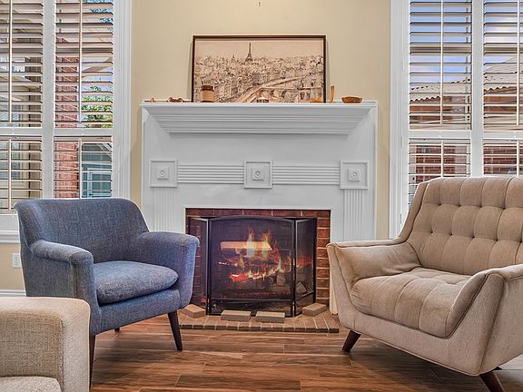 3rd image of 624 Oakview Dr