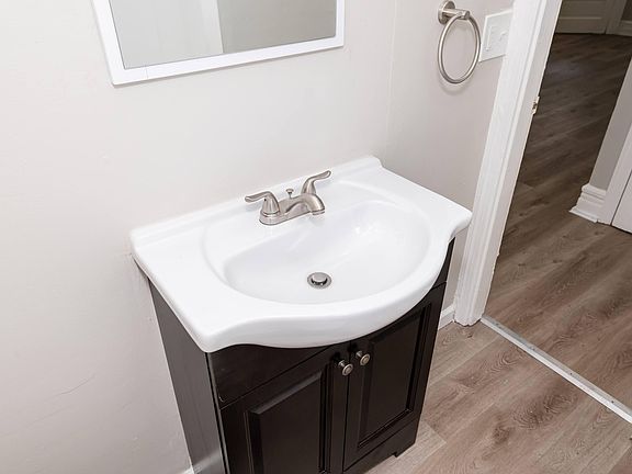4th image of 115 E Foraker St #1