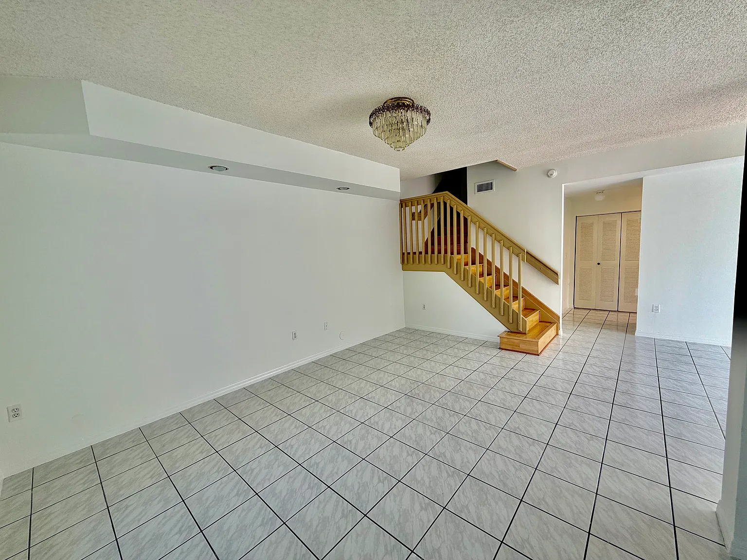 3 bed, 2.5 bath, 1320 sqft, $2,650 — Photo 3