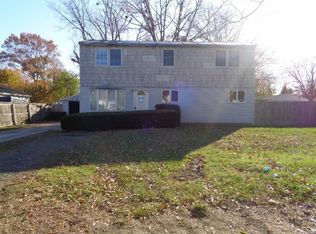 4 Sonia Rd, Bay Shore, NY 11706