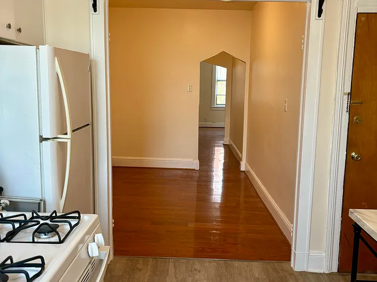524 Adams St #3R — Photo 6