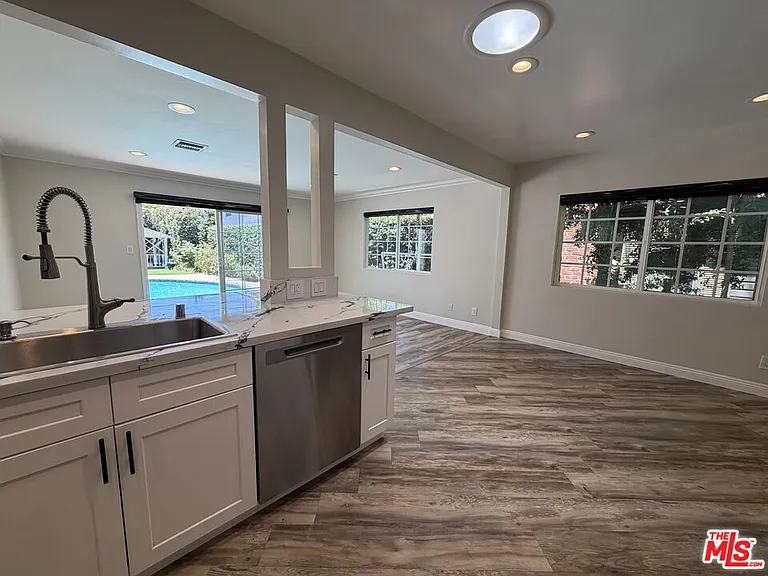 4747 Cartwright Ave — Photo 24