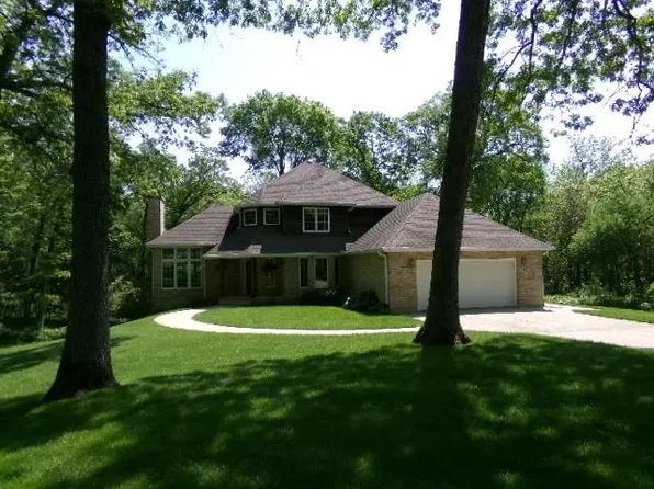 5791 N Oak Rd, Freeport, IL 61032