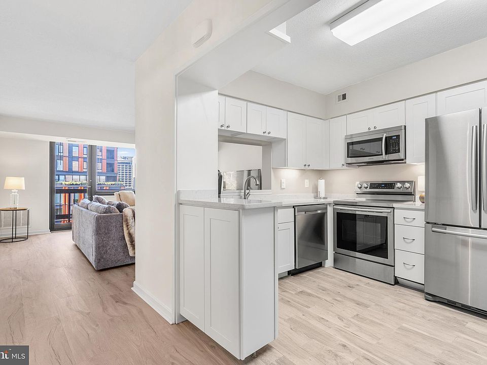 1st image of 1805 Crystal Dr APT 604S