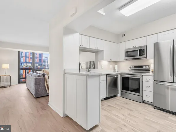 1805 Crystal Dr APT 604S, Arlington, VA 22202