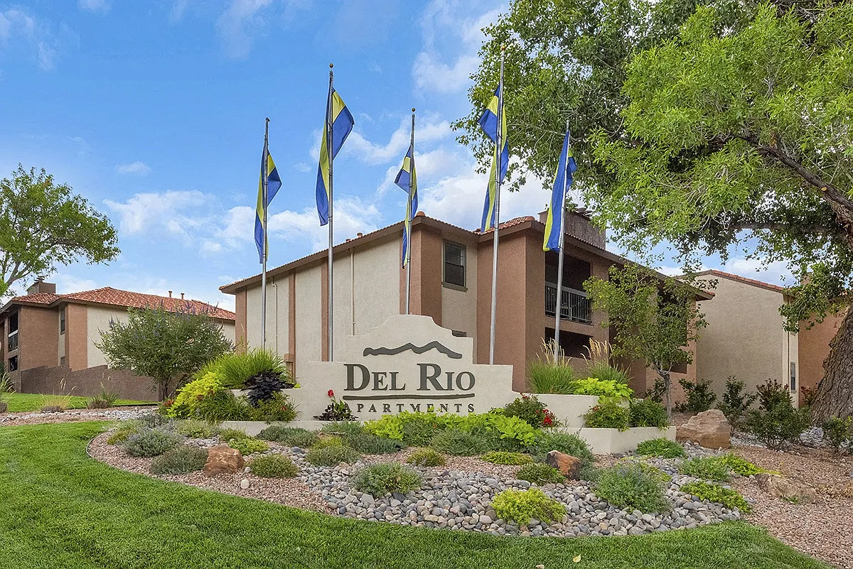 Del Rio Apartments — Photo 4
