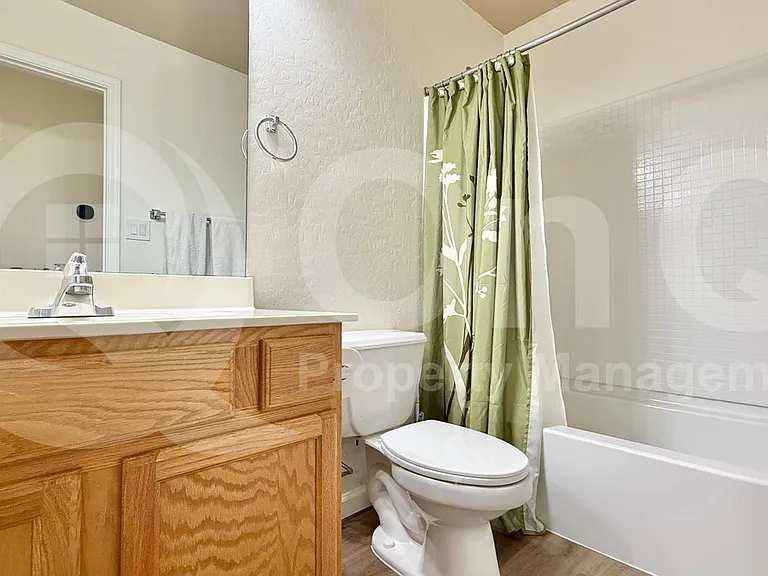417 E Cantebria Dr — Photo 18