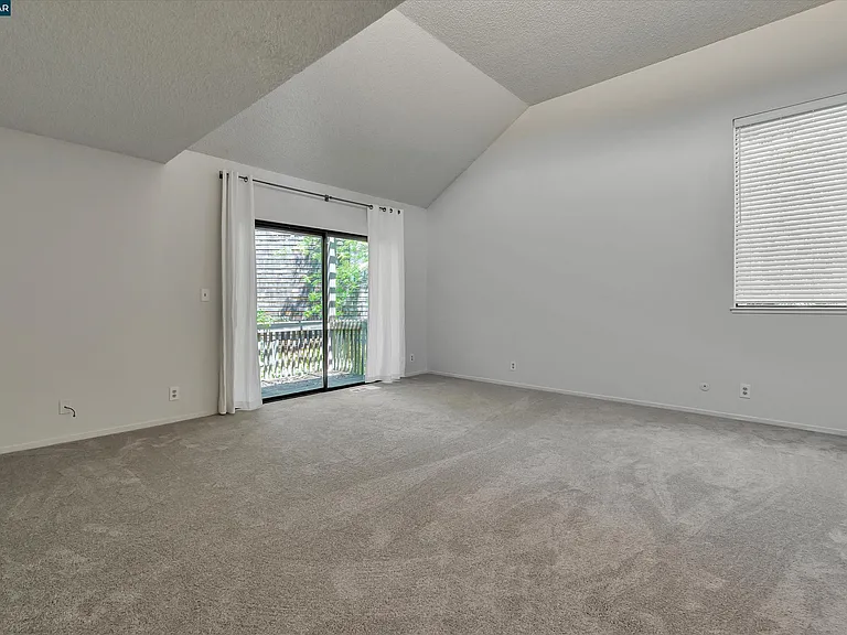 1956 Fair Ridge Ct — Photo 31