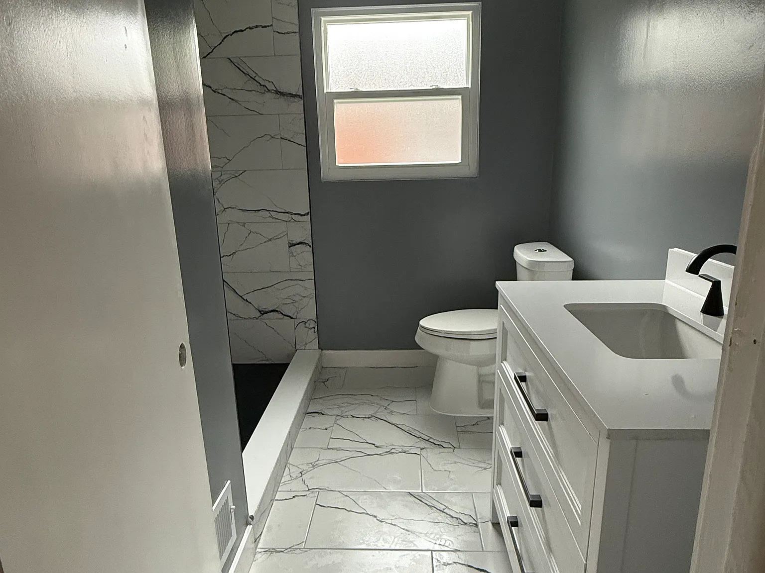 3 bed, 1.5 bath, 1194 sqft, $2,400 — Photo 4