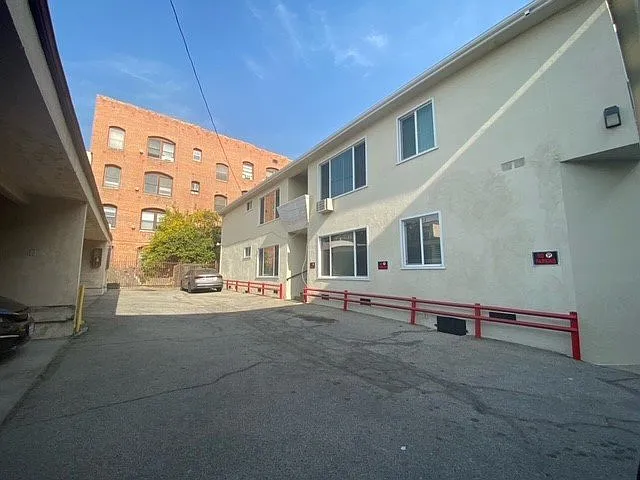 1837 N Gramercy Place — Photo 4