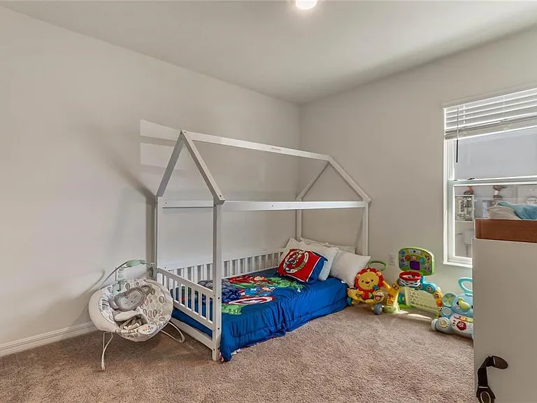495 Overpool Ave — Photo 7