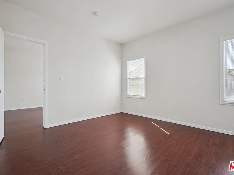 1464 3/4 W 35th Pl — Photo 9