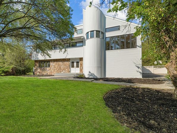 6 Blue Sky Court, Huntington, NY 11743