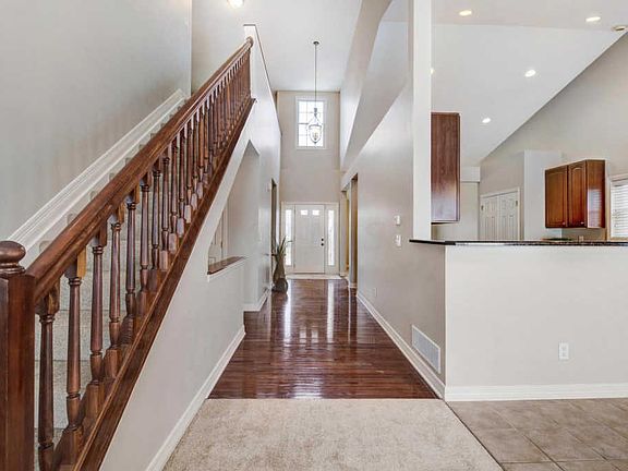 5th image of 350 Linden Cir
