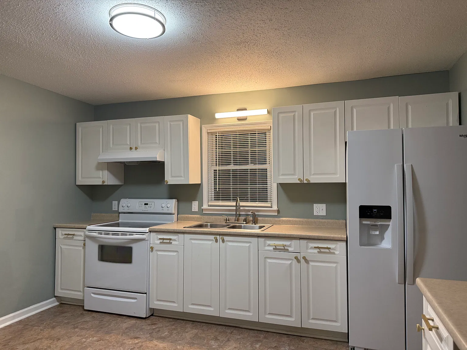2 bed, 1020 sqft, $1,350 — Photo 3