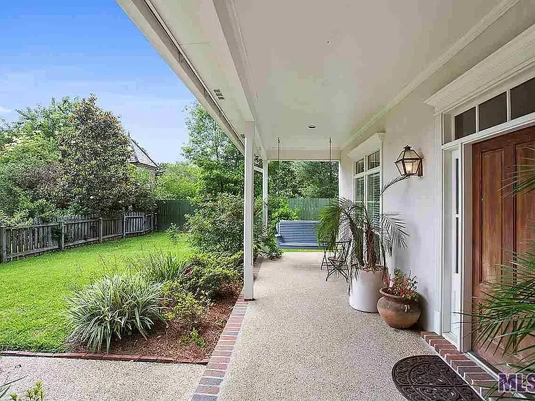 3526 S Lakeshore Drivebaton — Photo 4