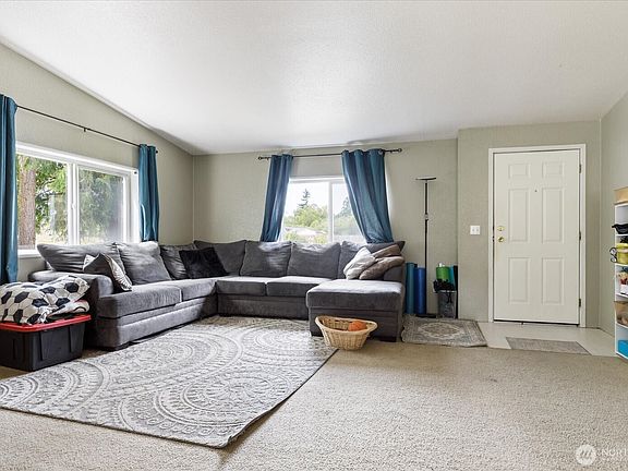 4th image of 1136 Donald Avenue