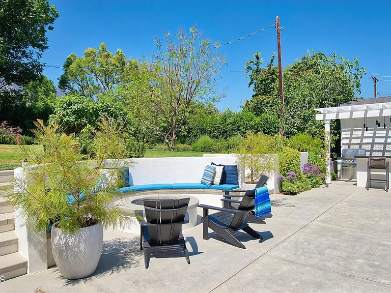 91 E Bonita Ave — Photo 37