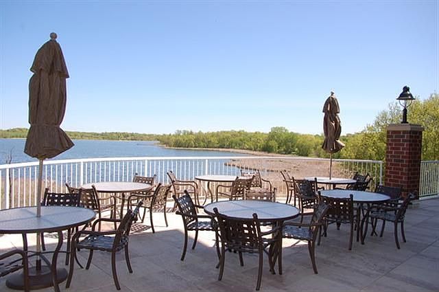 Lakefront condo with views of Steiger Lake from every room