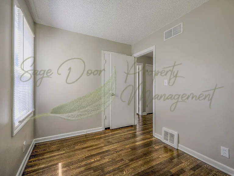 634 Thornton St — Photo 14