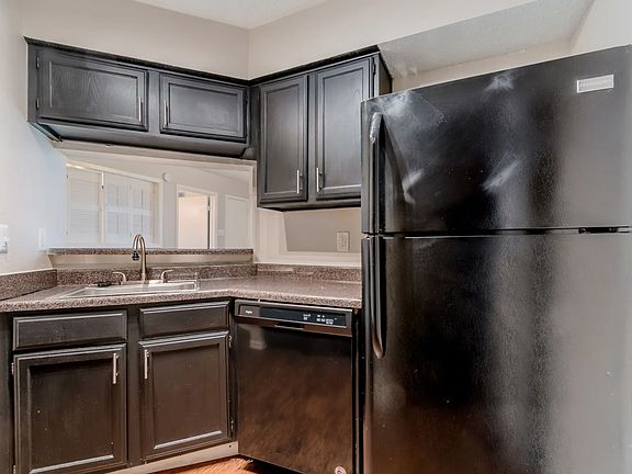 2nd image of 4303 Mariposa Dr #507
