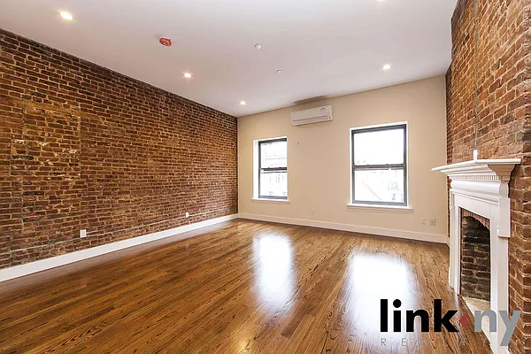 Rented by Link NY Realty | media 24