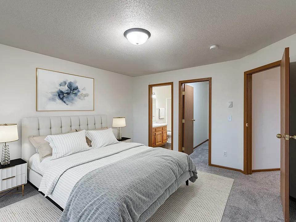 Fargo, ND Brownstone Apartments | 22A | Bedroom