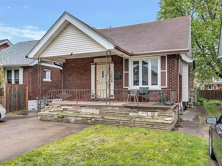 1236 Marentette Ave #LOWER — Photo 3