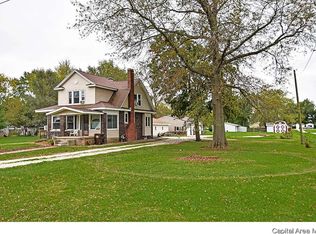 911 W Center St, Girard, IL 62640