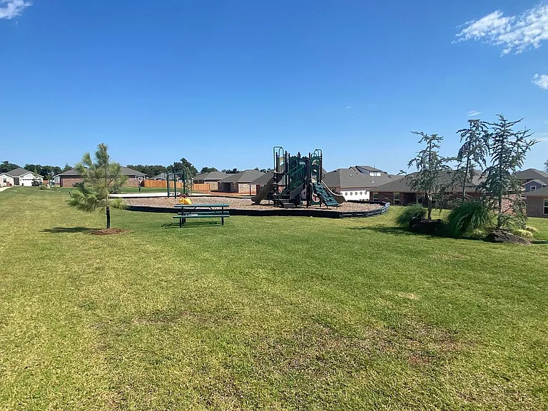 12405 Armstrong Dr — Photo 15