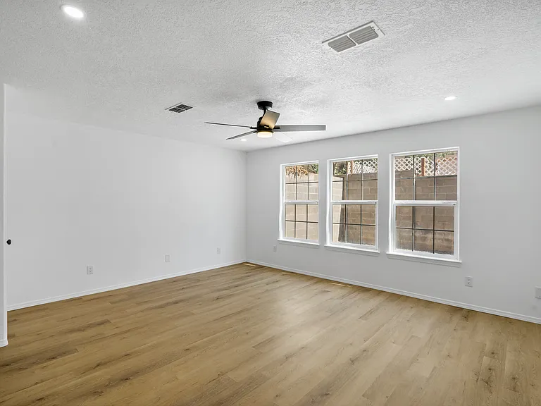4916 Sereno Dr NE — Photo 10