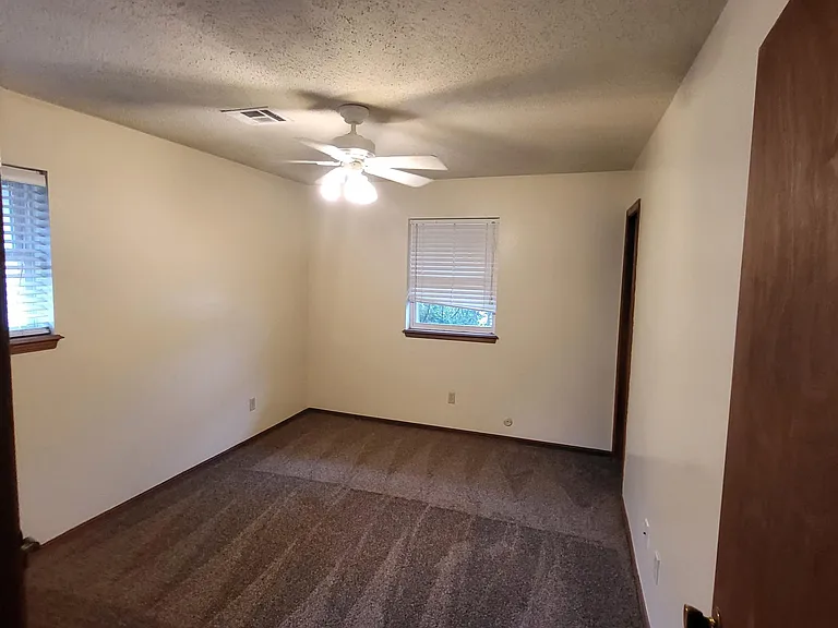 1116 Kings Ct — Photo 22