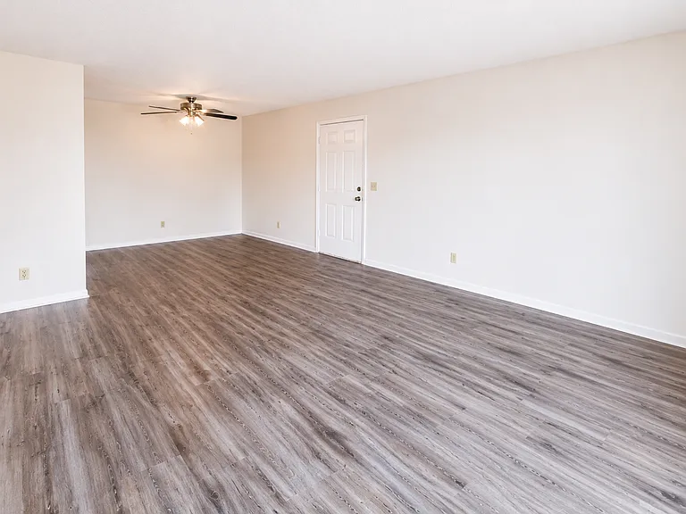 Woodside Village Apartments — Photo 11