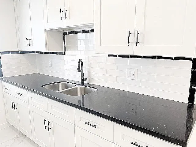1026 N Genesee Ave #2 — Photo 5