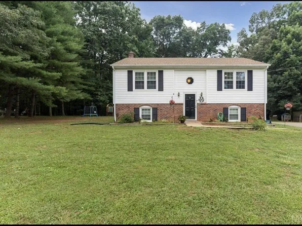 221 Melwood Dr, Madison Heights, VA 24572
