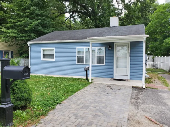 725 Bay St, Springfield, MA 01109
