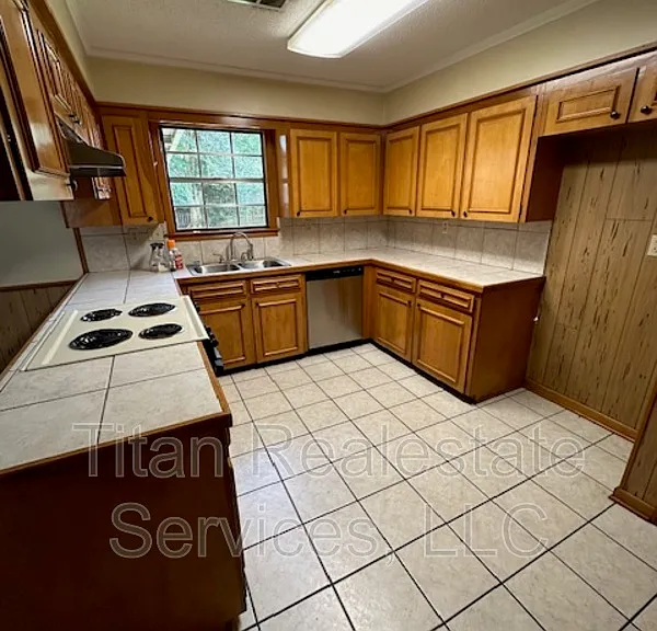 413 Woodvale Ave — Photo 3