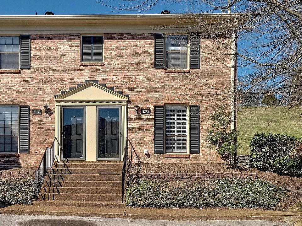 Entrance to the unit, 5772 is the one of the right side in this picture.