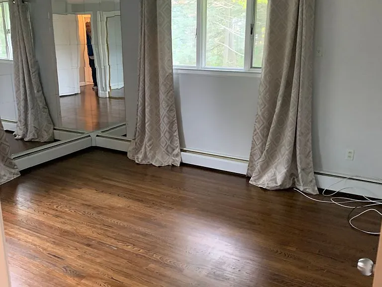384 Matthews St — Photo 10