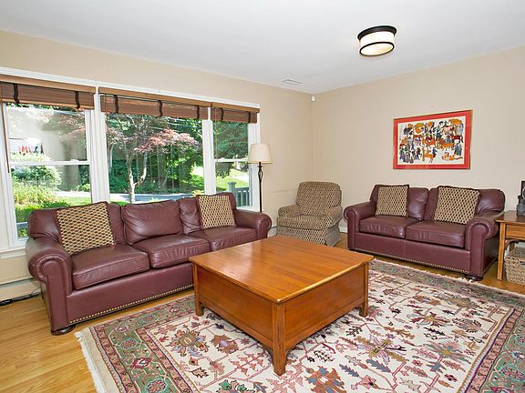 5th image of 17 Newcomb Pl