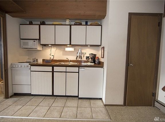 5th image of 1128 Erste St #2007